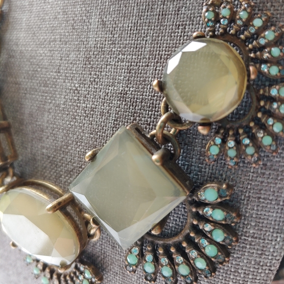 Mythology francescas green bib necklace - Picture 5 of 8